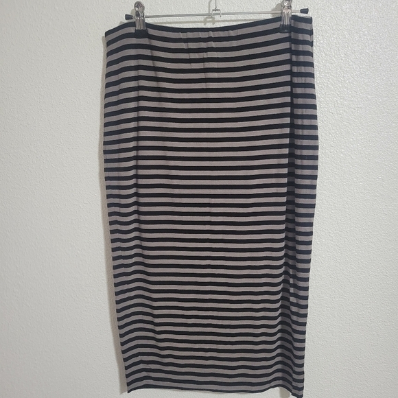 Vince Camuto striped stretch skirt size small - Picture 1 of 10